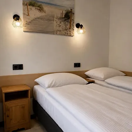 Osrodek Kolonijny Bazylak 2 Bed & Breakfast